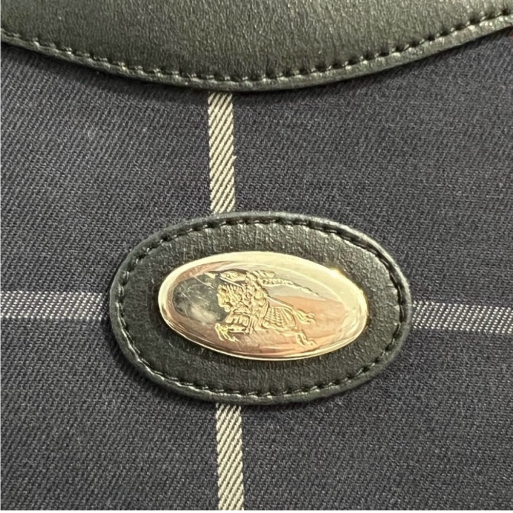 Beautiful Burberry Crossbody bag in use condition look at pictures, please - Picture 11 of 11